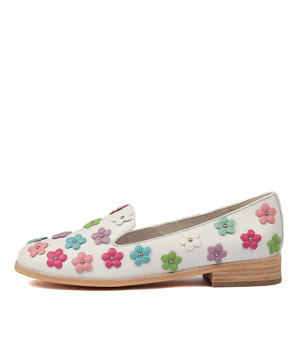 DJANGO & JULIETTE Amaya White Gelato Mu Leather Flowers