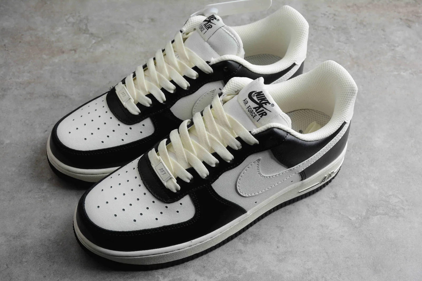 Nike Air Force 1 07 Low Oreo Black White Shoes FG5969-806