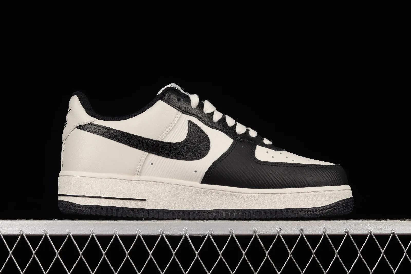 Nike Air Force 1 07 Low Stripe Black White Shoes CJ1391-121