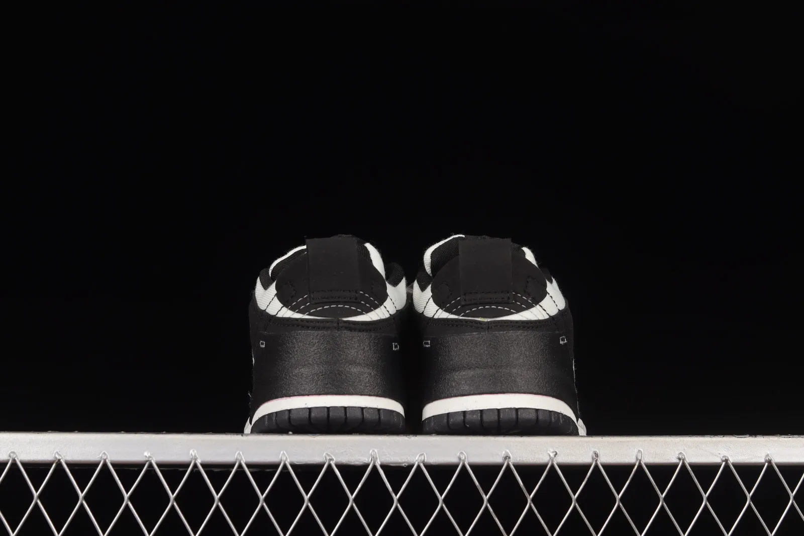 Nike SB Dunk Low Disrupt 2 Black White Shoes DH4402-003