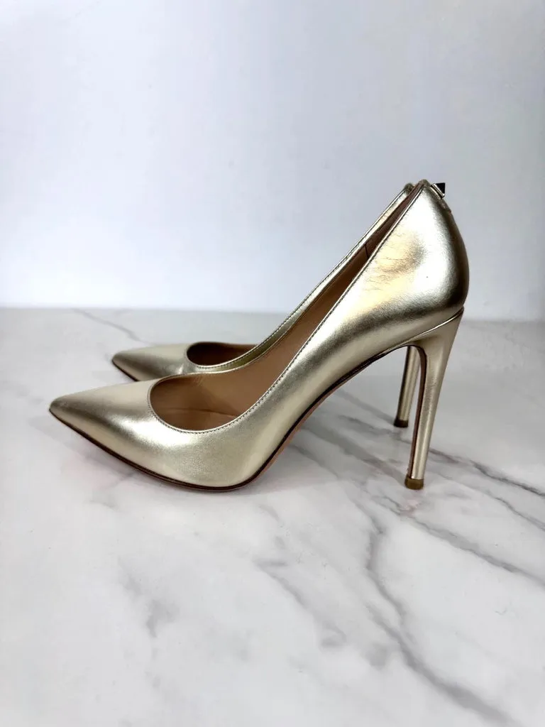 VALENTINO GARAVANI ROCKSTUD ACCENT METALLIC GOLD LEATHER PUMPS