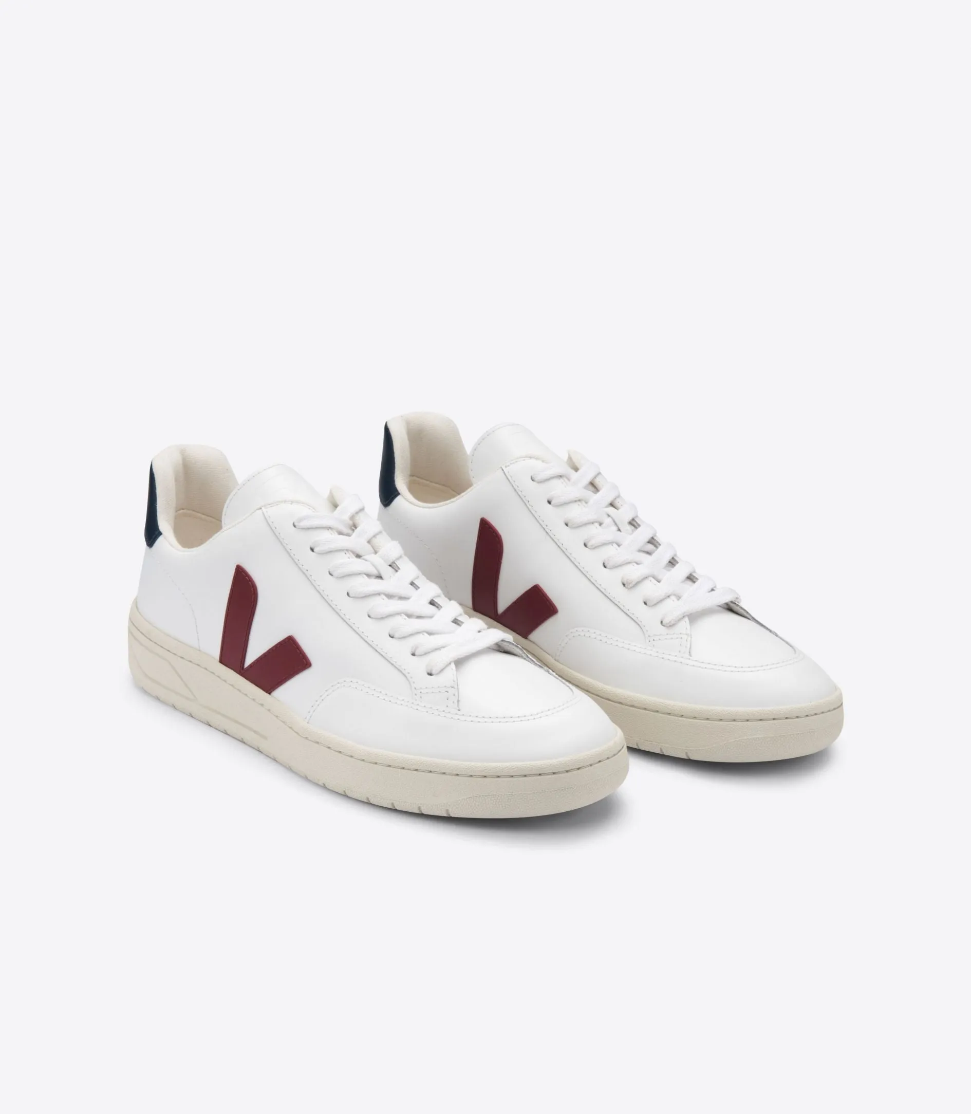 Veja   V-12 Leather Extra-White Marsala Nautico (unisex)